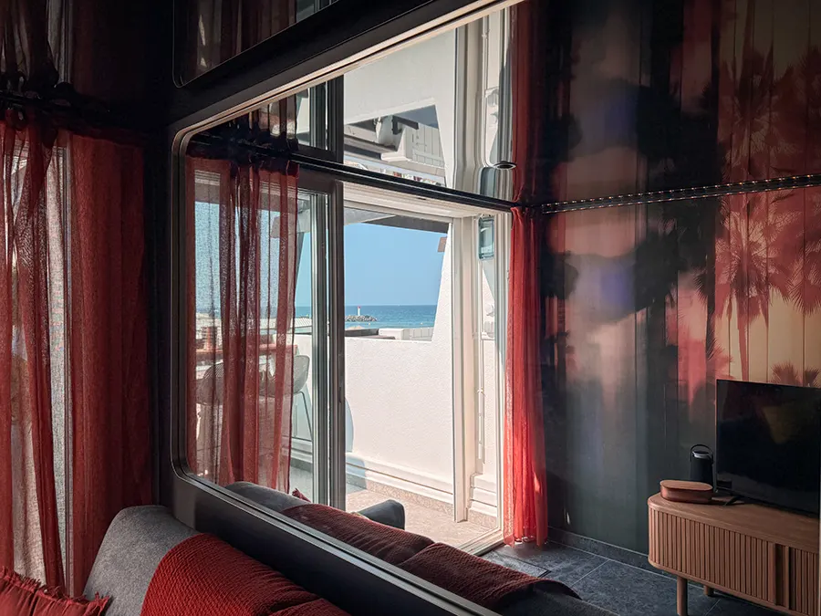 chikekokin-salon-appartement-camp-naturiste-cap-d-agde-5