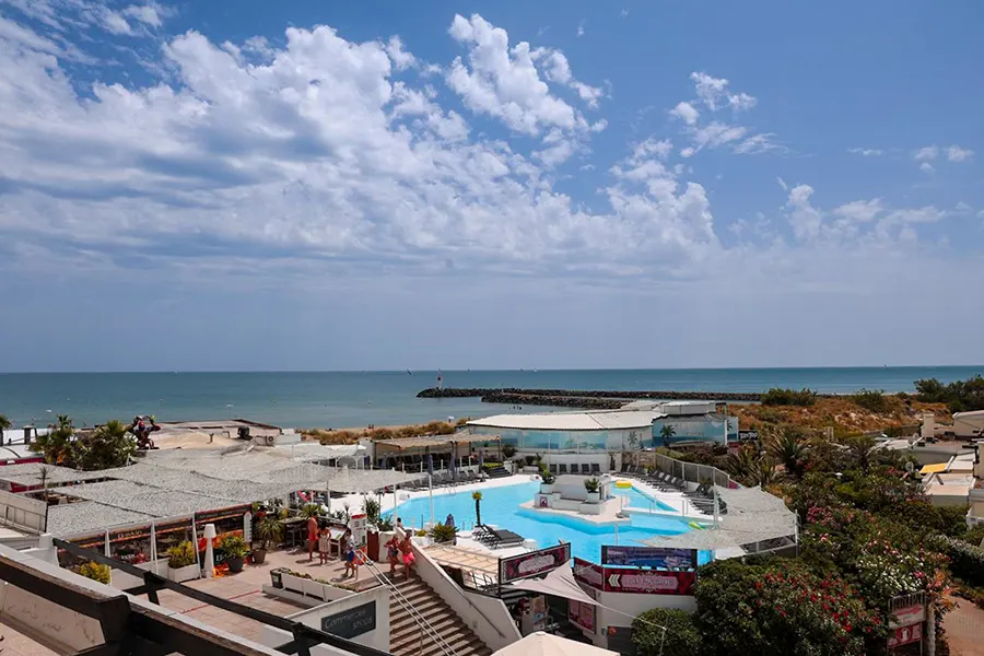 chikekokin-vue-piscine-appartement-cap-d-agde
